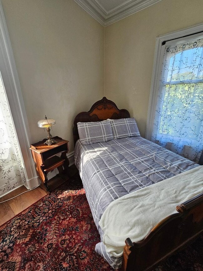 Building Photo - 936 Main St