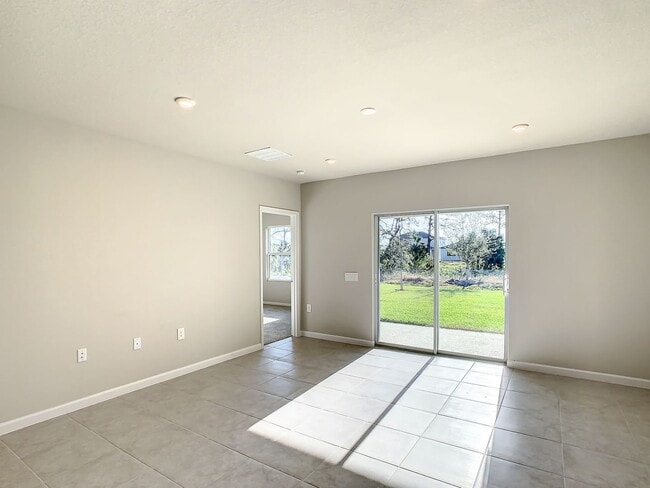 Building Photo - Villa Home in West Port - 3/2/2 close to s...