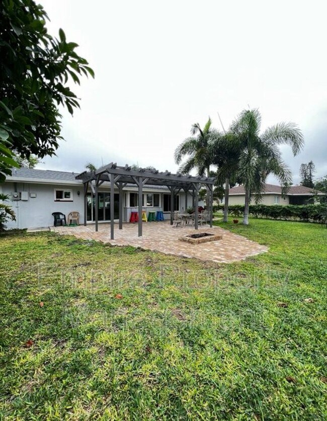 Building Photo - 2 Bedroom 1 Bathroom with fenced yard
