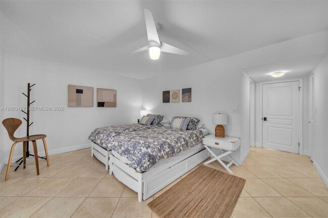 Building Photo - 881 Ocean Dr