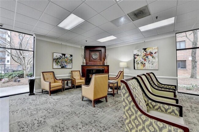 Building Photo - 300 Johnson Ferry Rd