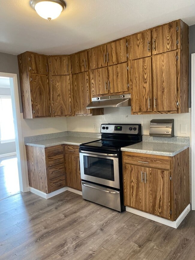 Building Photo - COMING SOON! 3B 1b Florissant Home For Rent