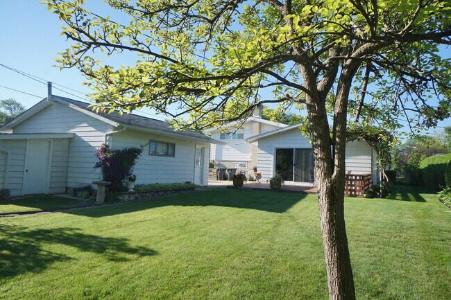 Building Photo - 2924 Virginia Ln