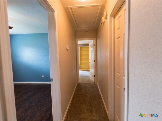 Building Photo - 300 Las Plumas Dr