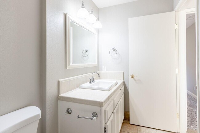 Building Photo - FOUR BEDROOM HOME ON A HUGE LOT SEE VIDEO