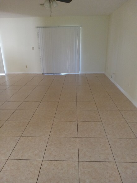 Building Photo - 761 Maderia Ct