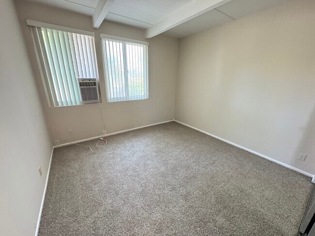 Building Photo - 11500 Rochester Ave