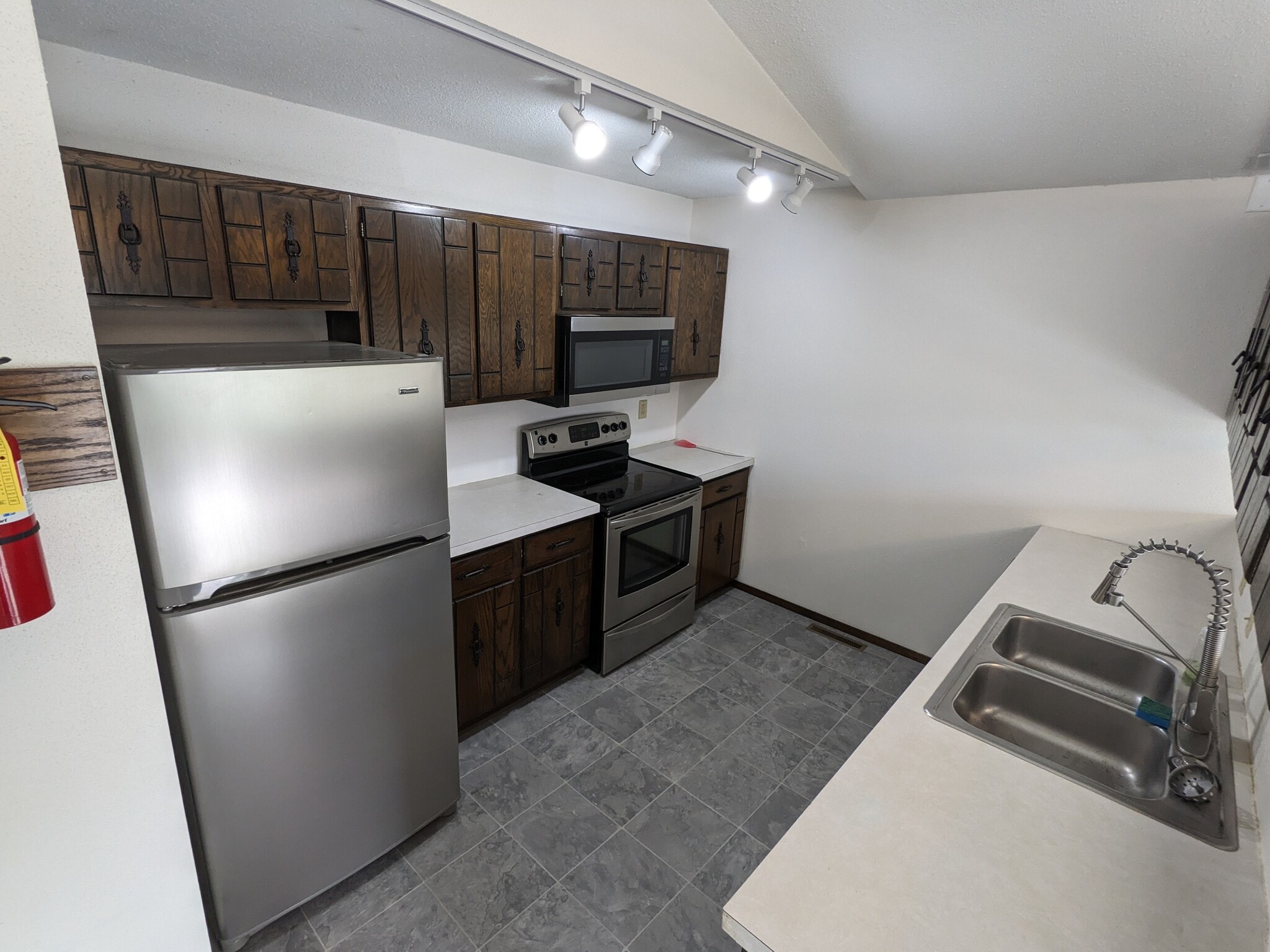 Kitchen - 1028 Mesa Verde Pl