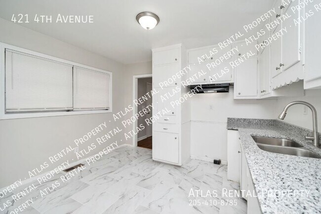 Building Photo - 421 4th Ave