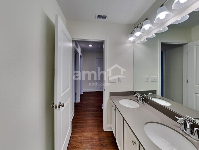 Building Photo - 20379 Calla Lily Dr