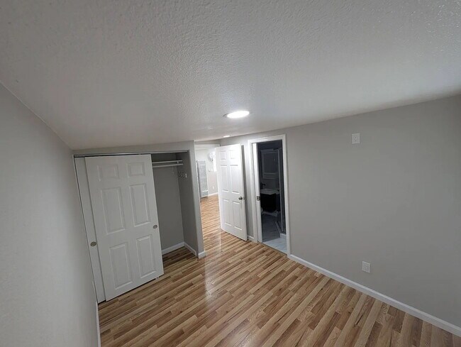 Building Photo - FRESHLY RENOVATED & MOVE-IN READY In South...
