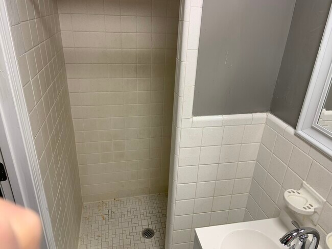 Building Photo - 1130 N 13th Ave