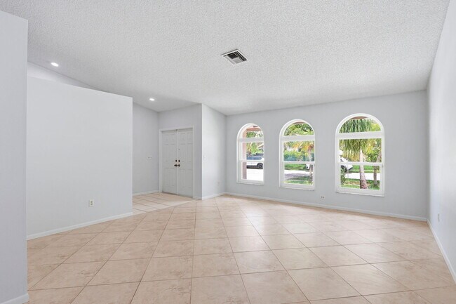 Building Photo - 2171 NW 76th Ave