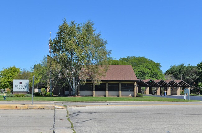 Building Photo - 3900 N Main St