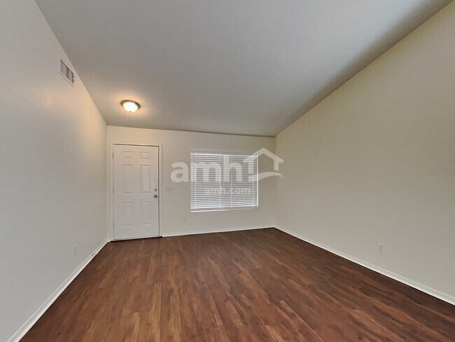 Building Photo - 11583 W Holly St
