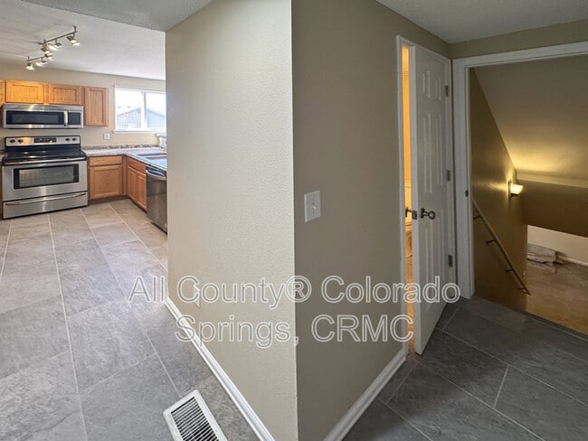 Building Photo - 5048 Weaver Dr