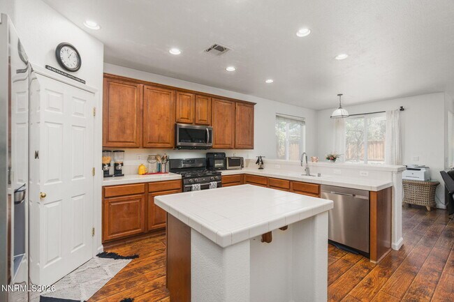 Building Photo - 6960 Rioja Ct