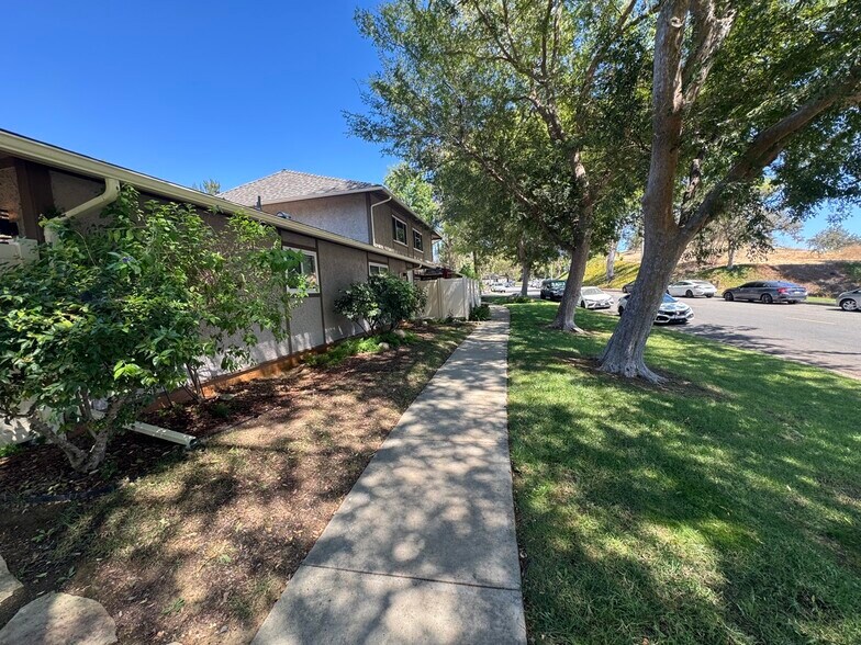Building Photo - 28835 Conejo View Dr