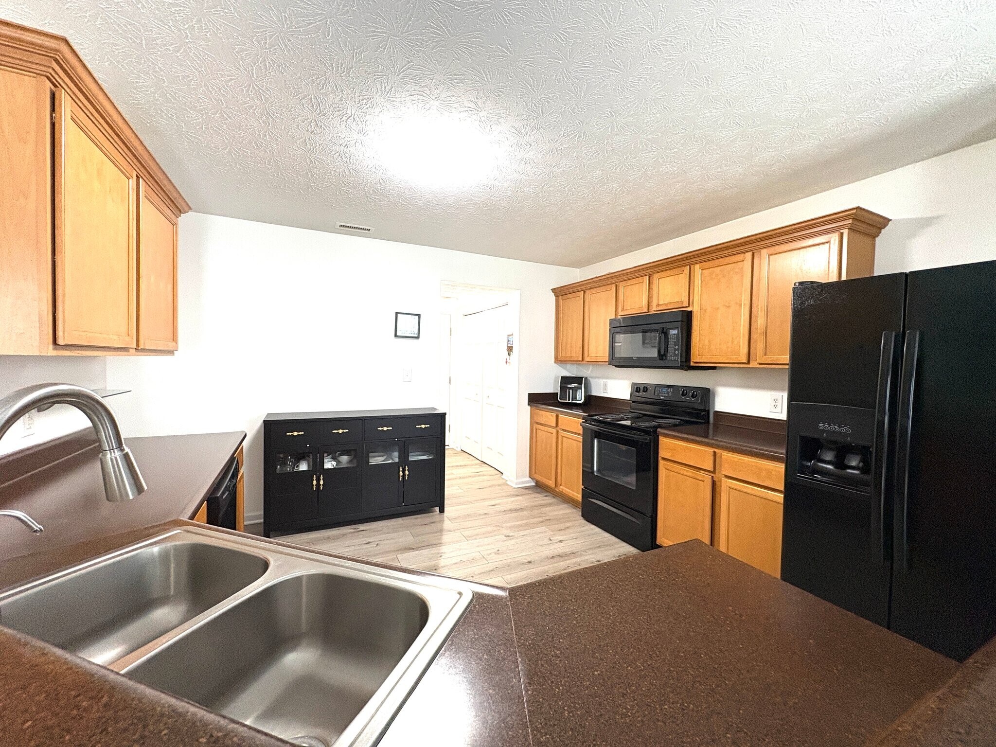 Building Photo - 2467 Middle View Dr