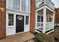 Building Photo - 2445 Torquay Ave