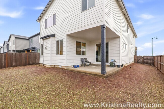 Building Photo - Spacious 5 BR | 3 BA | Modern Corner-Lot Single-Family Home | Farmstead Crossing Neighborhood