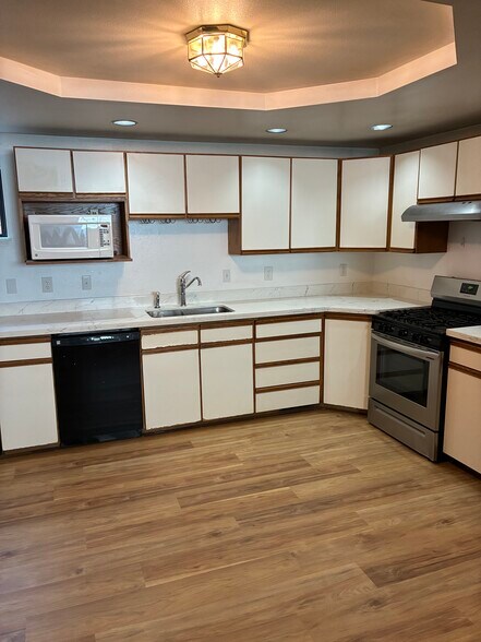 Primary Photo - 304 NE 50th St