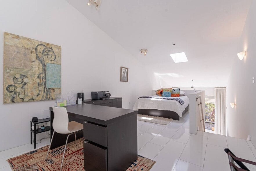 upstairs loft Studio space - 1510 Park Ave