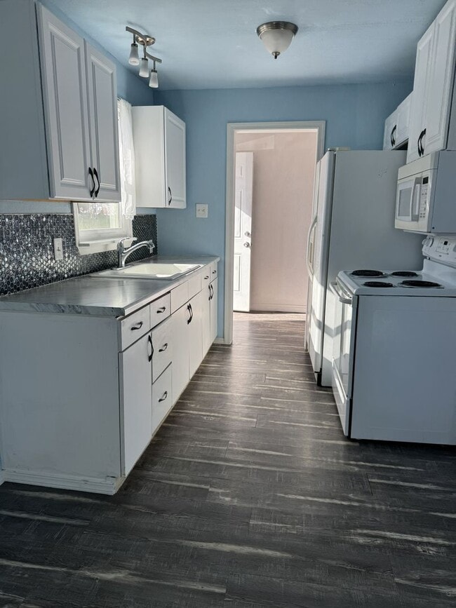 Building Photo - See the potential in this charming rental