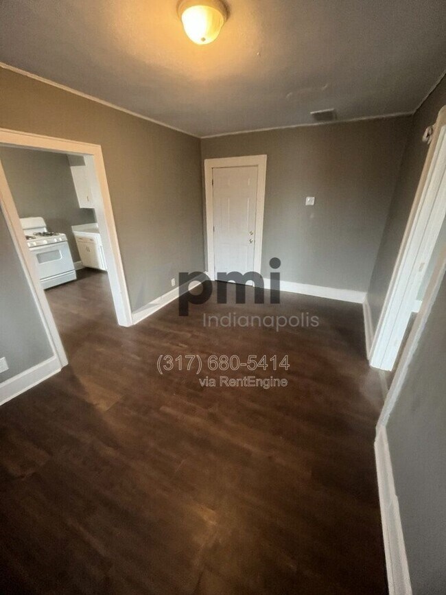 Building Photo - 215 1/2 S Madison Ave