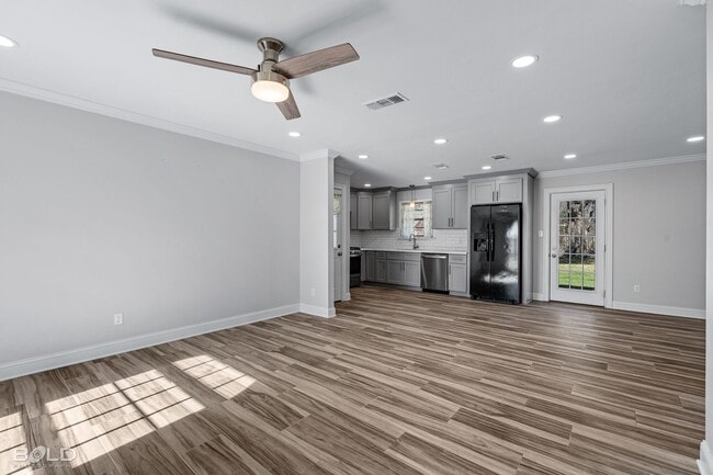 Building Photo - 1419 Teekell St