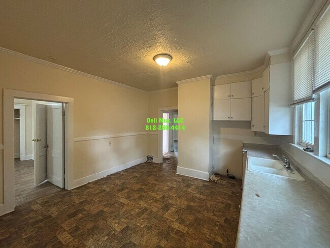 Building Photo - 213 Taylor Ave