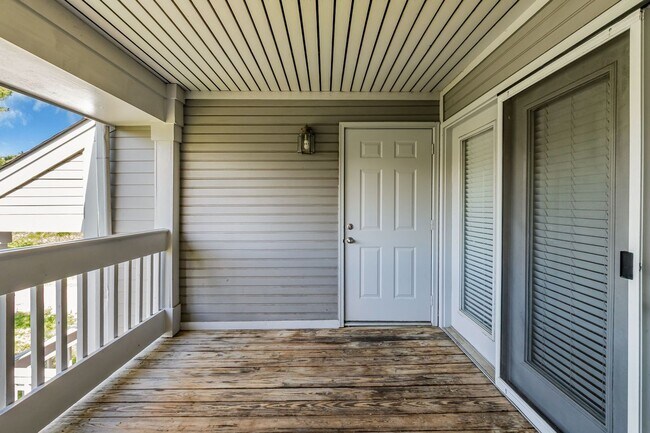 Building Photo - Awesome 2BE/2BA condo in Green Hills!