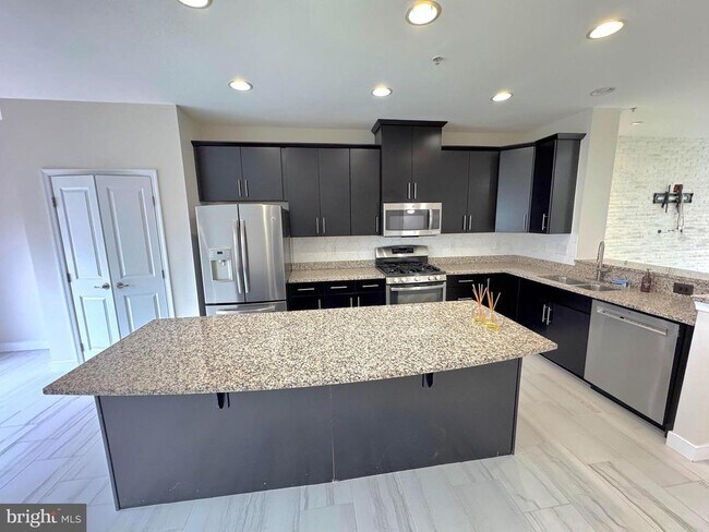 Building Photo - 9160 Landon House Ln