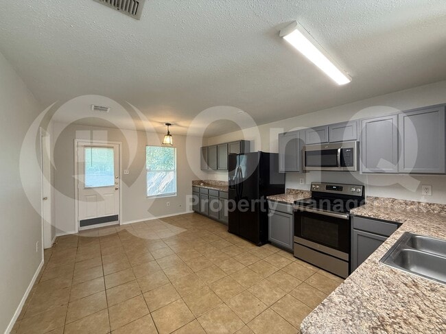 Building Photo - 4240 Hunters Creek Dr