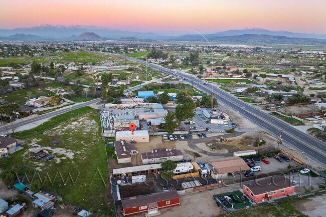 Building Photo - Cozy Studio With 1 Bath In A four-plex In Perris!