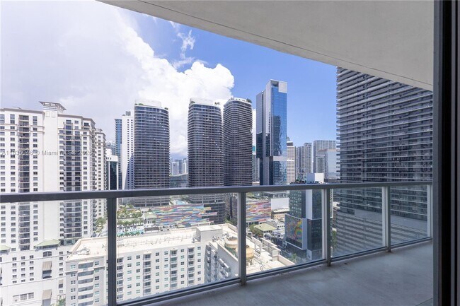 Building Photo - 1111 SW 1st Ave