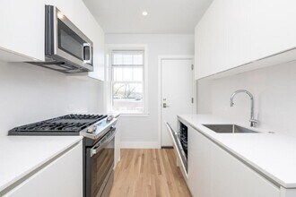 Building Photo - 19 Forest St