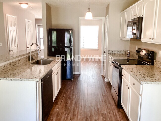 Building Photo - One month  FREE RENT!!!