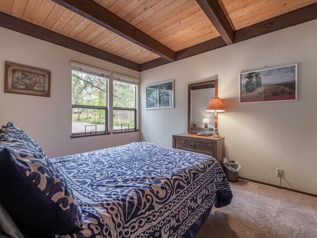 Building Photo - SKI LEASE: Townhome w/Fireplace, 2 Decks &...