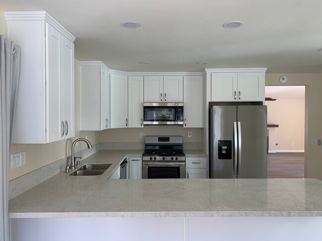 Building Photo - 856 Crystal Creek Ct