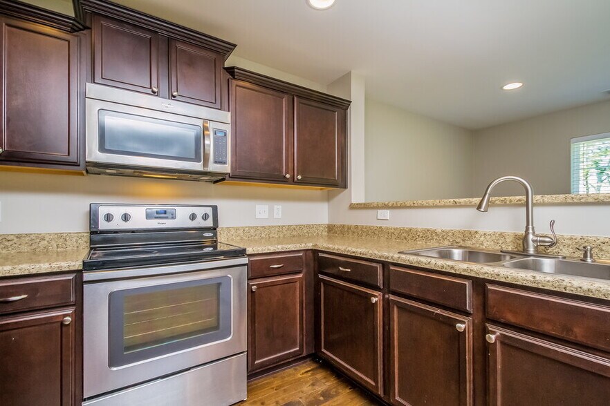 Building Photo - 2627 Salem Glen Xing