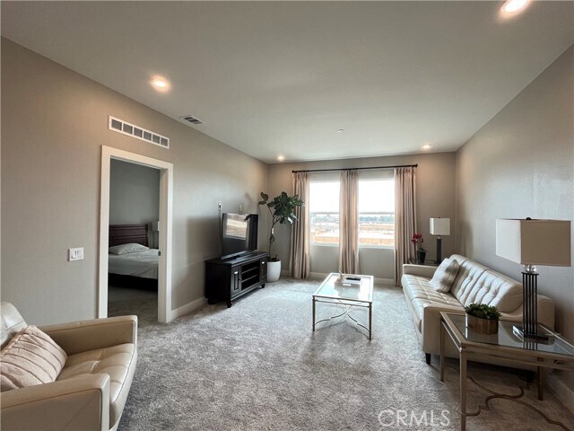 Building Photo - 16559 Pathfinder Ave