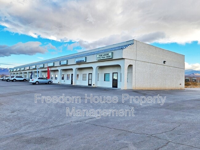 Building Photo - 1231 E Basin Ave