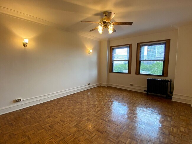 Interior Photo - 2738 N. Pine Grove