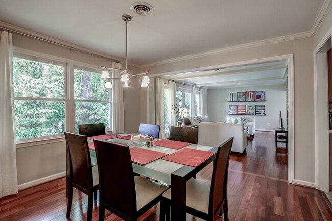 Building Photo - 720 Langford Ln NW