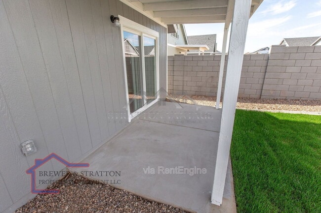 Building Photo - 2324 W Mobile Ln