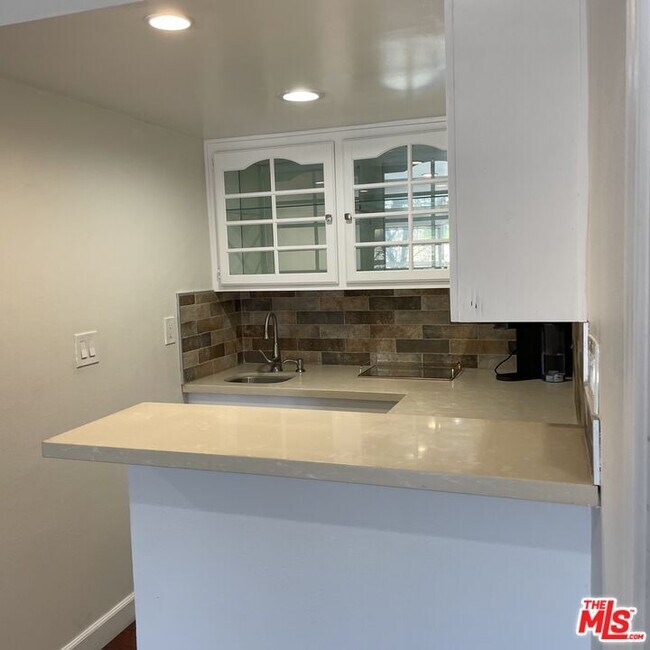 Building Photo - 11158 Newcastle Ave