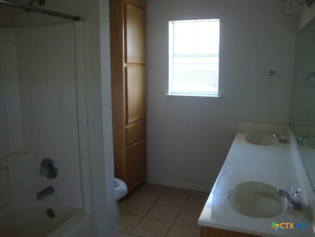 Building Photo - 4900 John David Dr