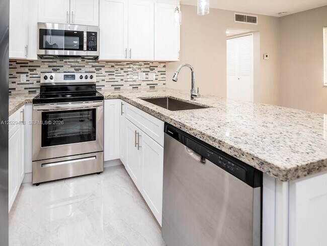 Building Photo - 718 Brittany Park