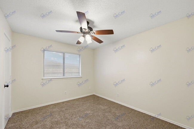 Building Photo - 709 Villa Ridge Dr